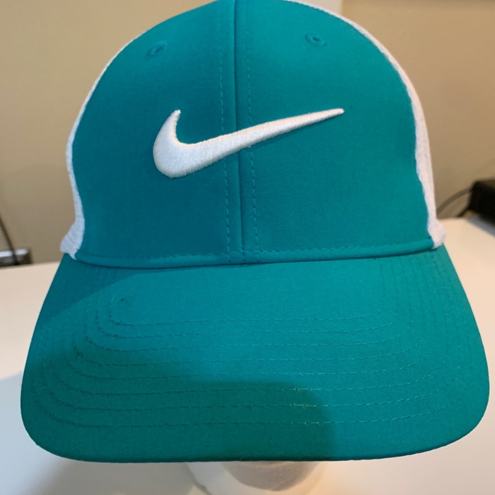 Nike Golf Green & White Snapback Trucker Mesh Hat OS Tennis Running Athletic Gym